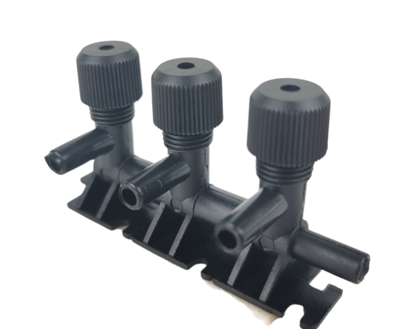 Llave plastico 3  salidas